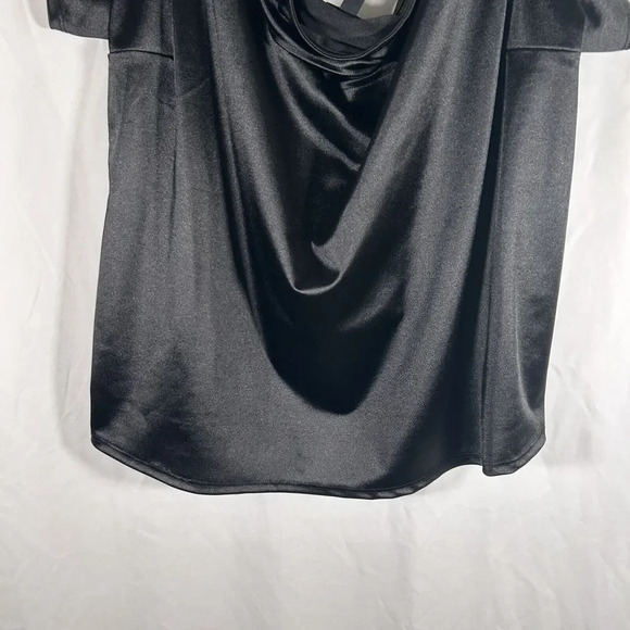 Torrid Blouse Women's 4 4X Black Short Sleeve Round Neck Chest Slit Pullover - Picture 3 of 7